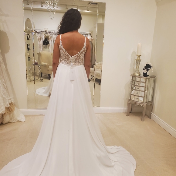 Wedding Gown - Picture 3 of 11